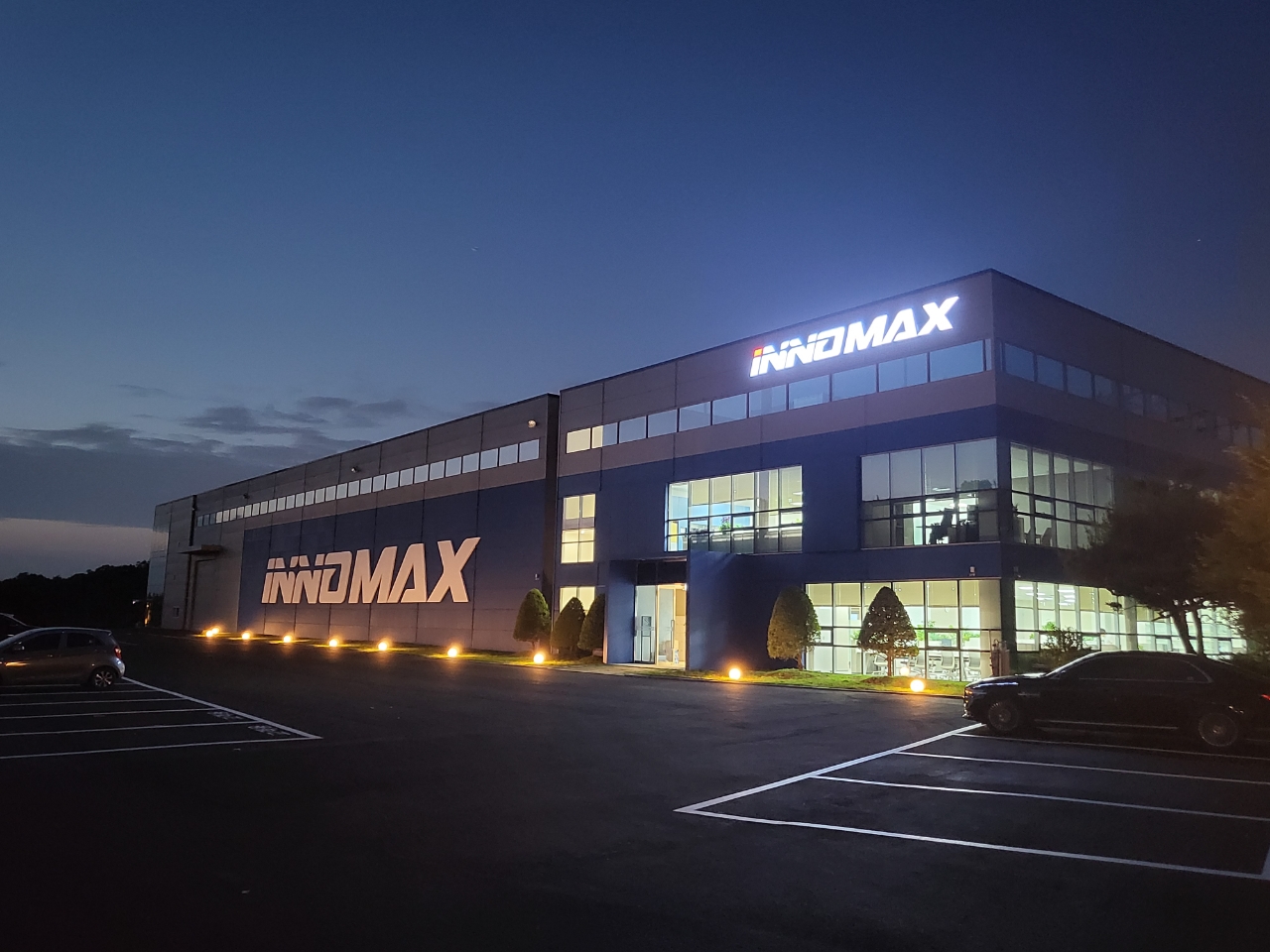 (주)이노맥스의 기업로고