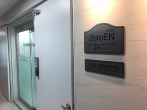 사무실 자동문 입구