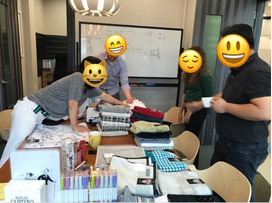 회의실에서자유미팅 