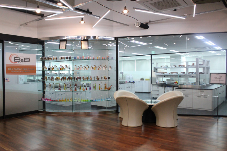 서울사무소 로비전경