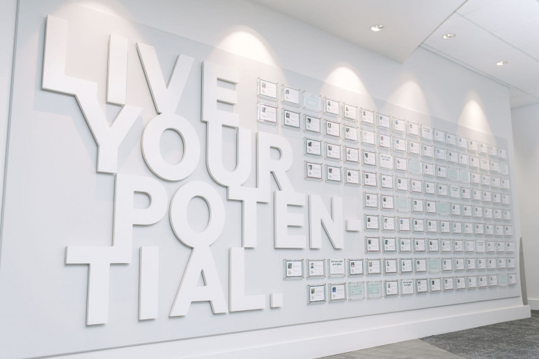 V&G Wall