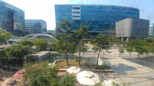 회사 건물 주변