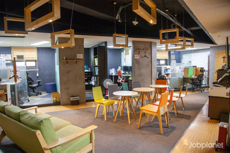 사무실 전경입니다.