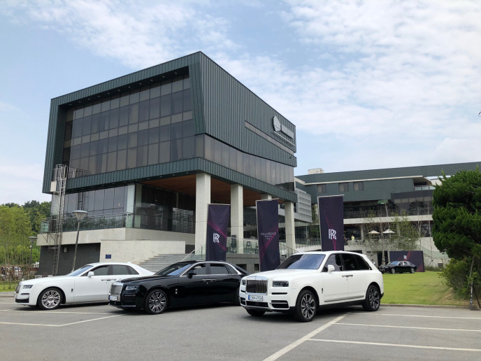 롤스로이스  전시대