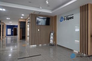 창원본사 사옥 입구