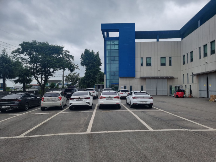 본사 및 주차장