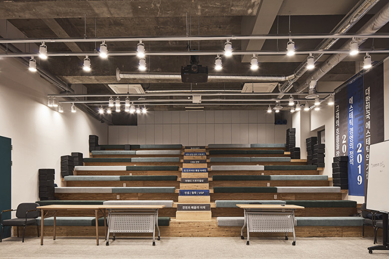 1층 컨퍼런스룸