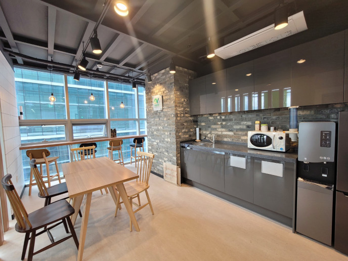 휴게 및 탕비실