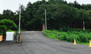 더베러푸드 차량진입로