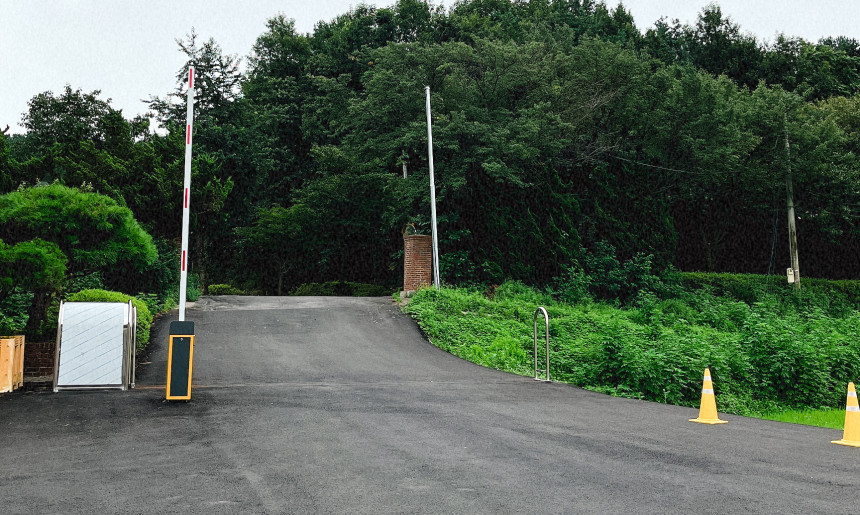 더베러푸드 차량진입로