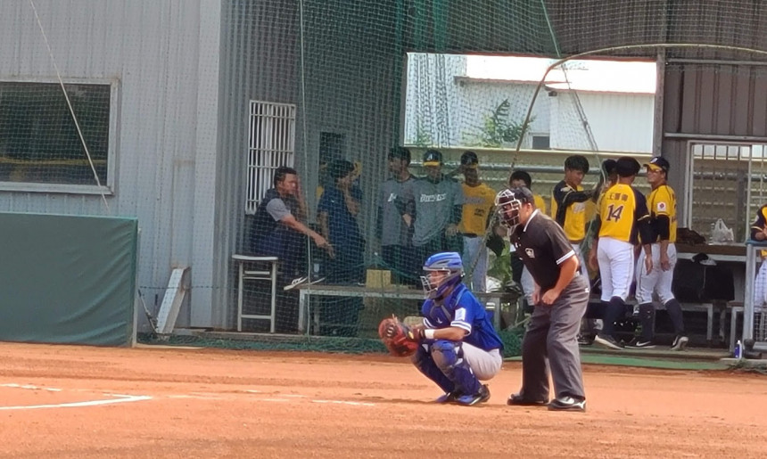 현지팀 친선경기 안내 보조