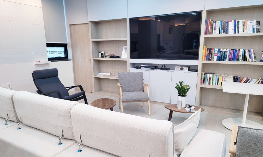 TV 시청 및 게임 공간