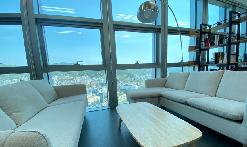 레볼루션 테이블