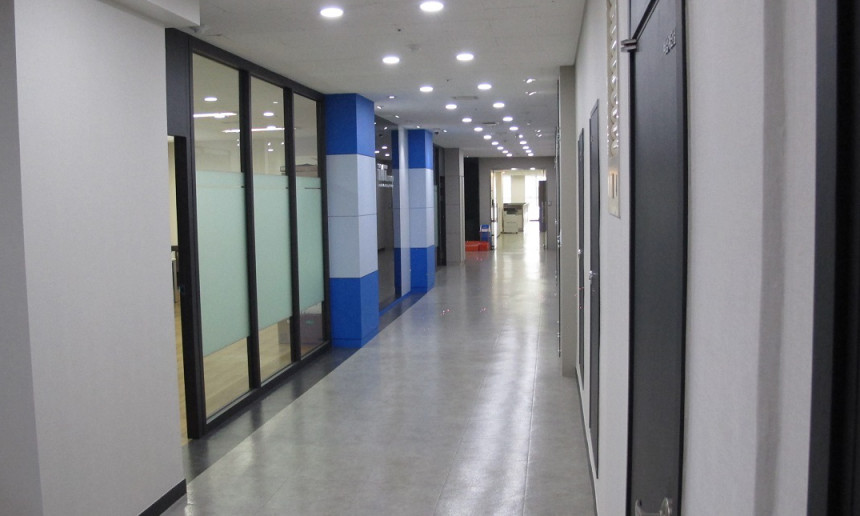 사무실 내 복도 (1)