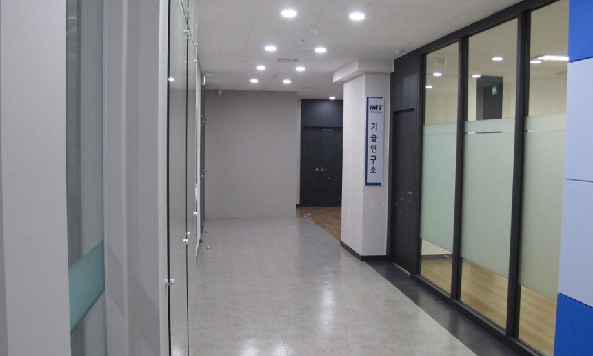 사무실 내 복도 (2)