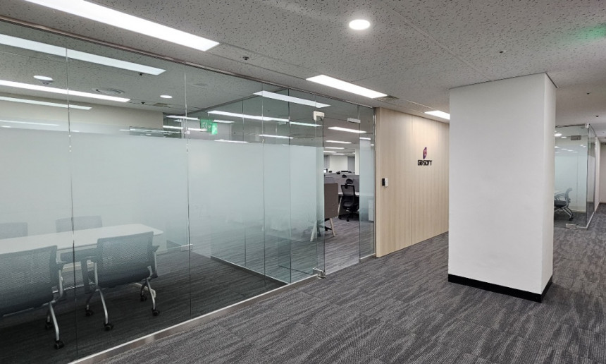 LOBBY 01