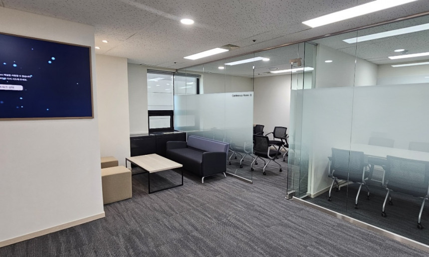 LOBBY 02