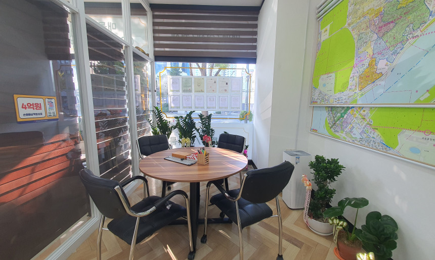 계약 미팅테이블 입니다