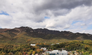 사무실에서 본 관악산