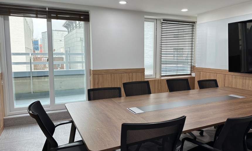 개방감 있는 회의실