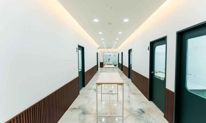 강아하이엔드로비