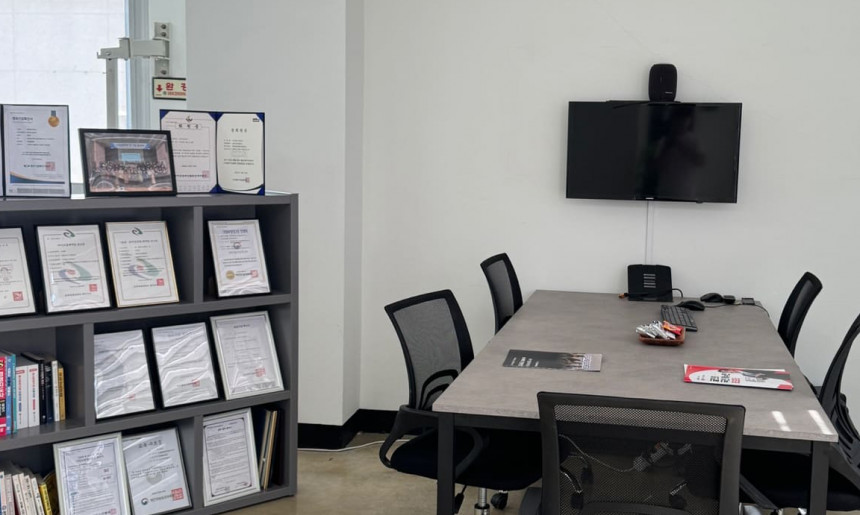 이커머스 본사 회의실