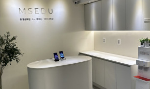 명성학원 2관 로비