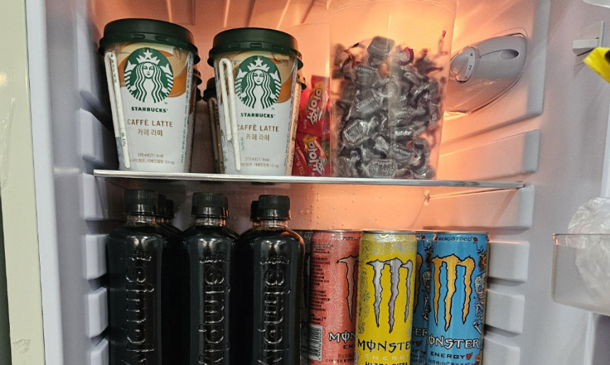 간식으로 찬 냉장고