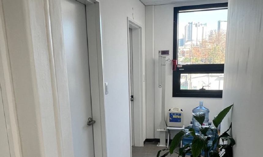 화장실 (내부에 있음)