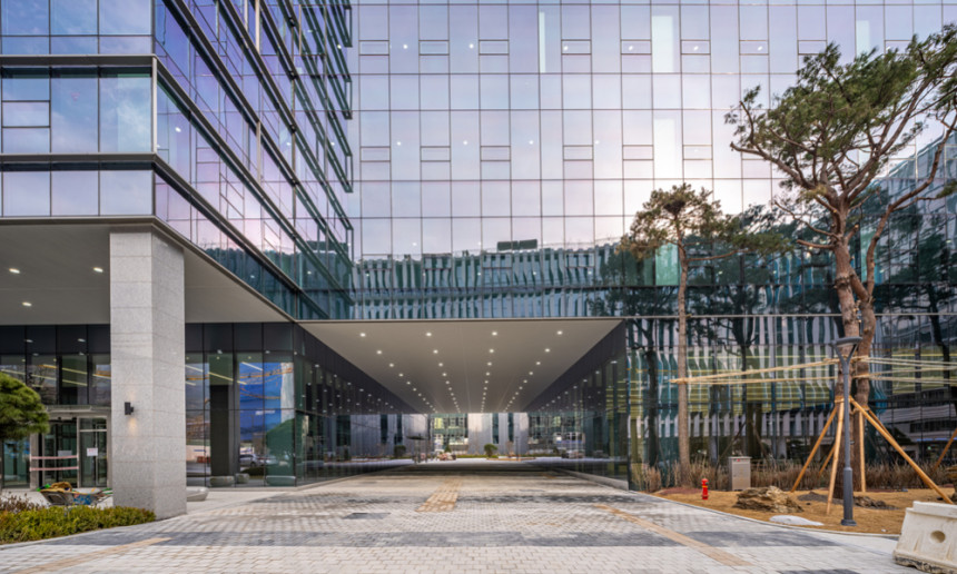 메가존산학연센터 건물 외관