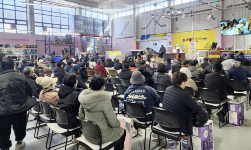 홍도깨비 경매장 내부 