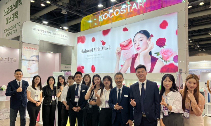 코코스타 부스와 팀원들