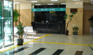 병원 로비